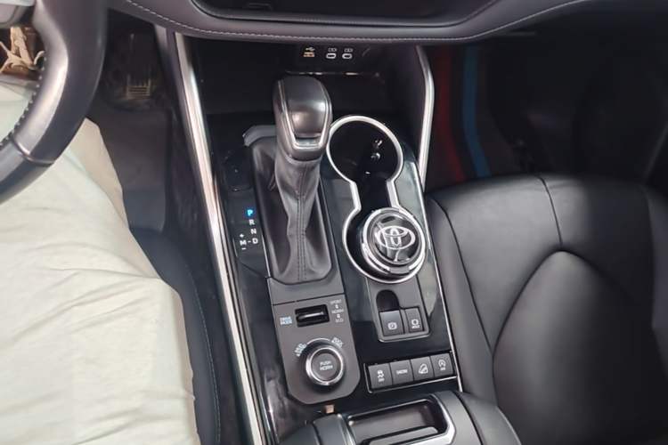 Used Toyota Highlander 2022 380T Four-Wheel Drive Prestige Edition 7-Seater Gear Lever