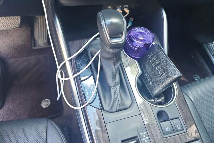 Used Toyota Highlander 2022 Dual-Engine 2.5L Four-Wheel Drive Supreme Edition 7-Seater Gear Lever
