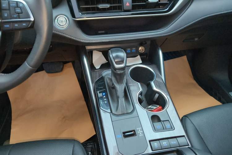 Used Toyota Highlander 2022 Dual-Engine 2.5L Four-Wheel Drive Supreme Edition 7-Seater Gear Lever