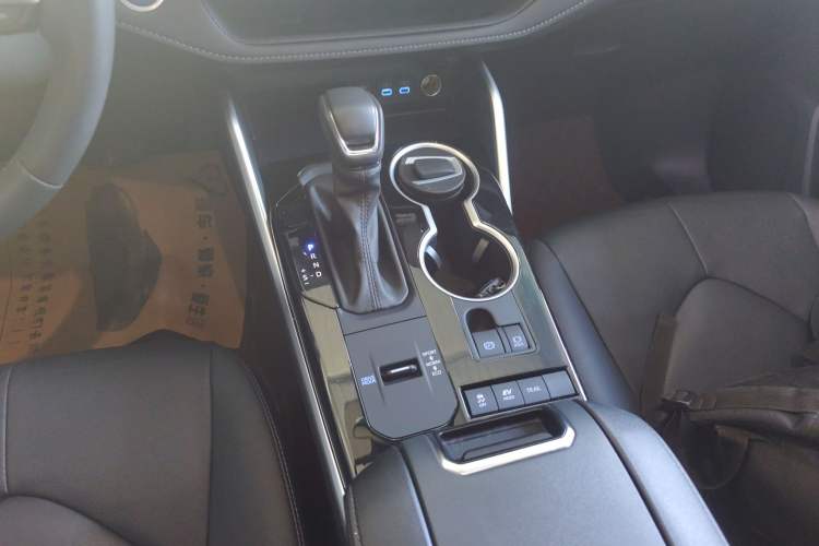 Used Toyota Highlander 2022 Dual-Engine 2.5L Four-Wheel Drive Prestige Version 7 Seats Gear Lever