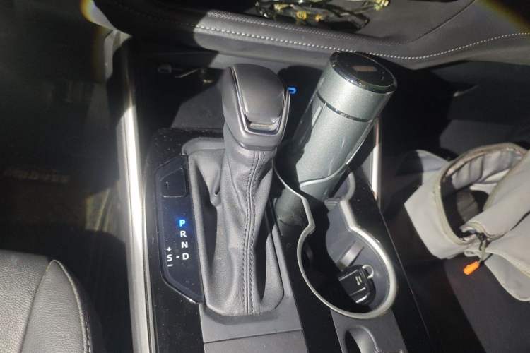 Used Toyota Highlander 2022 Dual-Engine 2.5L Four-Wheel Drive Prestige Version 7 Seats Gear Lever