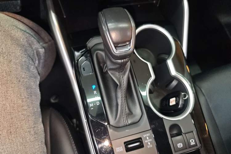Used Toyota Highlander 2022 380T 4x4 Luxury Edition 7 Seats Gear Lever