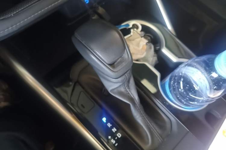 Used Toyota Highlander 2022 Dual-Engine 2.5L 4x4 Elite Edition 7-Seater Gear Lever