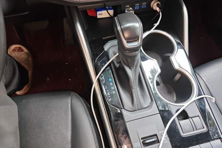 Used Toyota Highlander 2022 Dual-Engine 2.5L Four-Wheel Drive Prestige Version 7 Seats Gear Lever