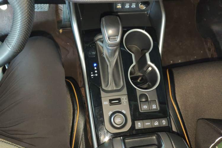 Used Toyota Highlander 2022 380T Four-Wheel Drive Prestige Edition 7-Seater Gear Lever