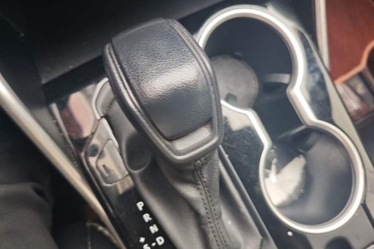 Used Toyota Highlander 2022 Dual-Engine 2.5L 4x4 Elite Edition 7-Seater Gear Lever