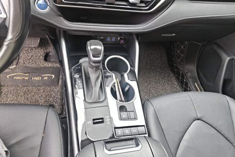 Used Toyota Highlander 2022 Dual-Engine 2.5L Four-Wheel Drive Prestige Version 7 Seats Gear Lever