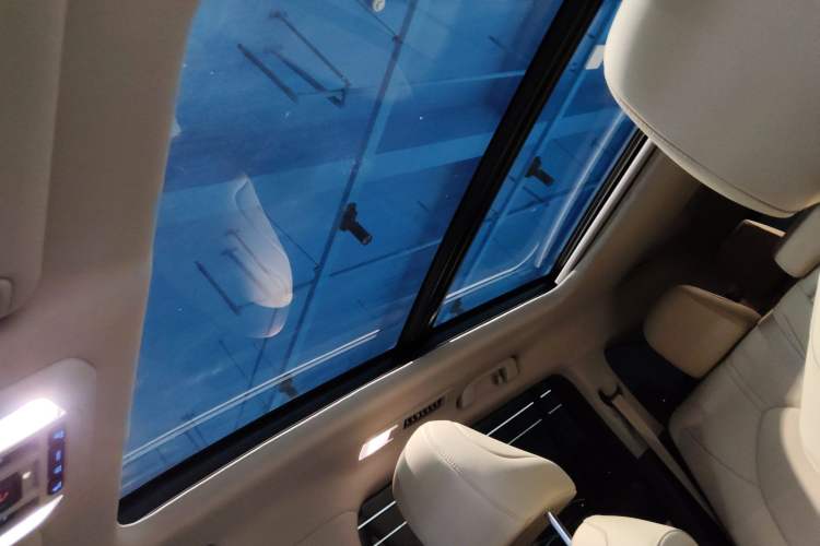 Used Toyota Highlander 2022 Dual-Engine 2.5L Two-Wheel Drive Prestige Edition 7-Seater Headliner
