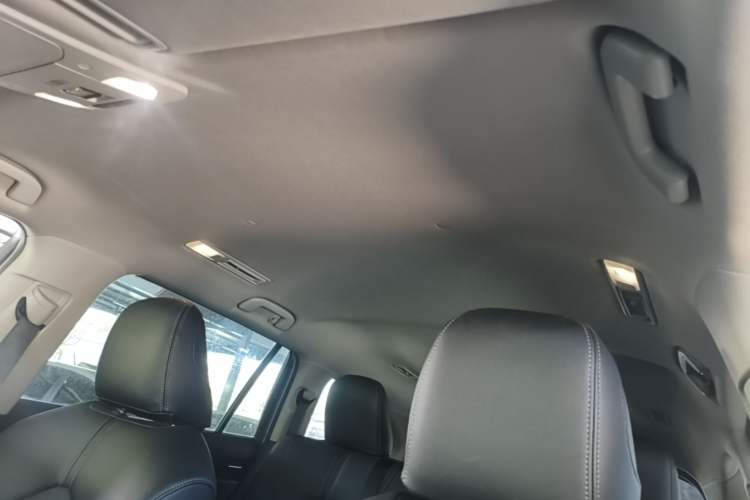 Used Toyota Highlander 2022 Dual-Engine 2.5L 4x4 Elite Edition 7-Seater Headliner