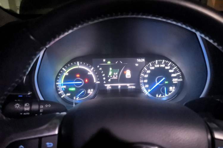 Used Toyota Highlander 2022 Dual-Engine 2.5L Four-Wheel Drive Prestige Version 7 Seats Instrument Cluster