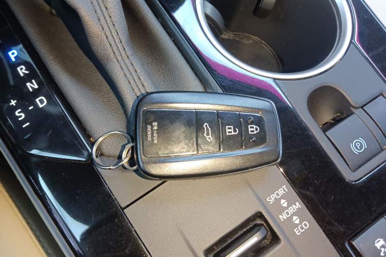 Used Toyota Highlander 2022 Dual-Engine 2.5L Four-Wheel Drive Prestige Version 7 Seats Interior 1
