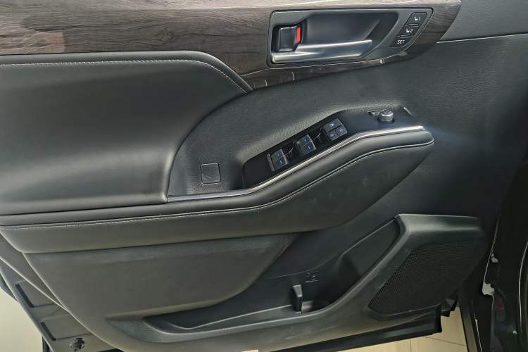 Used Toyota Highlander 2022 Dual-Engine 2.5L Four-Wheel Drive Supreme Edition 7-Seater Interior 10