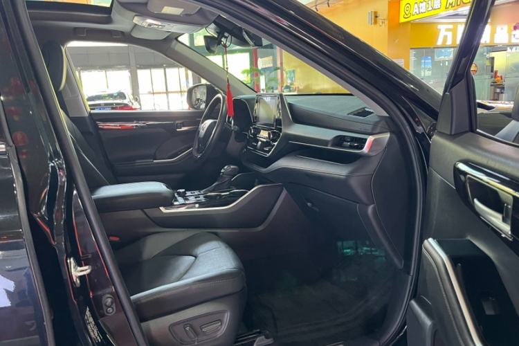 Used Toyota Highlander 2022 380T 4x4 Luxury Edition 7 Seats Interior 10
