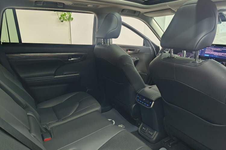 Used Toyota Highlander 2022 Dual-Engine 2.5L Four-Wheel Drive Supreme Edition 7-Seater Interior 12