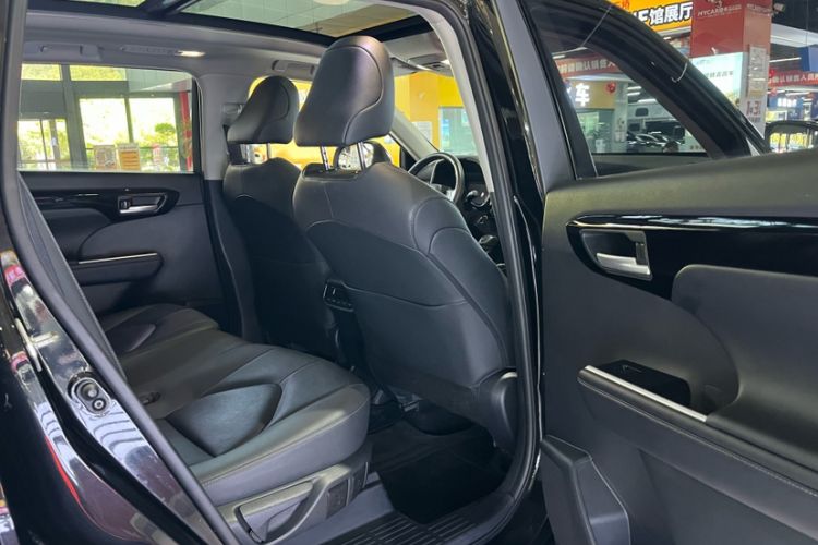 Used Toyota Highlander 2022 380T 4x4 Luxury Edition 7 Seats Interior 12
