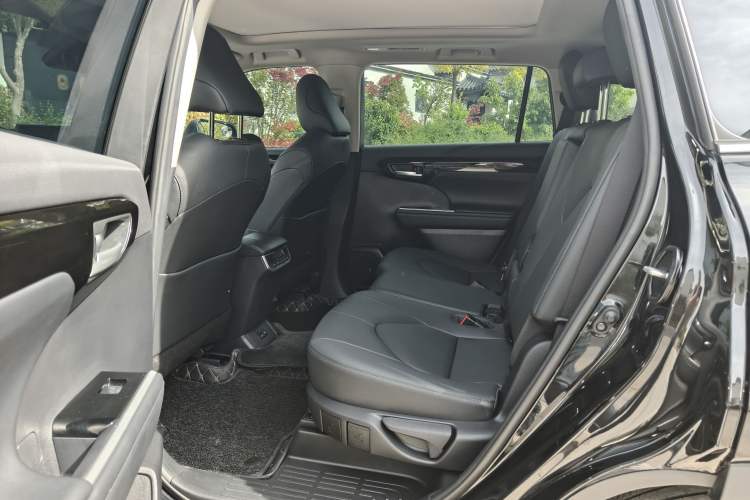Used Toyota Highlander 2022 380T 4x4 Luxury Edition 7 Seats Interior 2