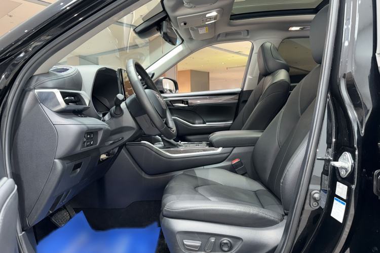 Used Toyota Highlander 2022 Dual-Engine 2.5L Four-Wheel Drive Prestige Version 7 Seats Interior 2