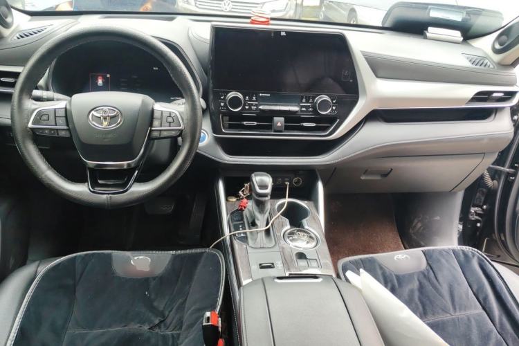 Used Toyota Highlander 2022 Dual-Engine 2.5L Four-Wheel Drive Supreme Edition 7-Seater Interior 2