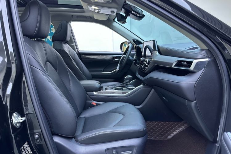 Used Toyota Highlander 2022 Dual-Engine 2.5L Four-Wheel Drive Supreme Edition 7-Seater Interior 2