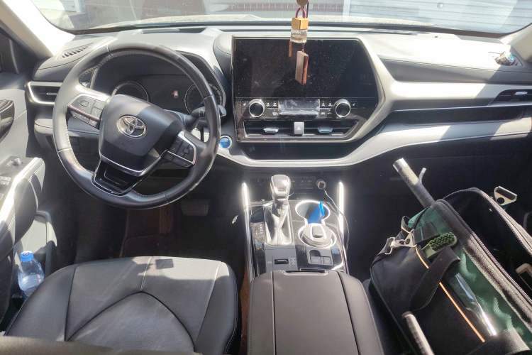 Used Toyota Highlander 2022 Dual-Engine 2.5L Four-Wheel Drive Prestige Version 7 Seats Interior 2