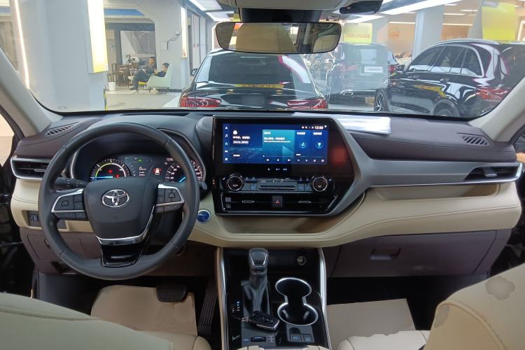 Used Toyota Highlander 2022 Dual-Engine 2.5L Four-Wheel Drive Prestige Version 7 Seats Interior 2