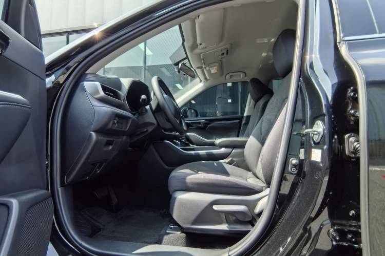 Used Toyota Highlander 2022 Dual-Engine 2.5L Two-Wheel Drive Elite Edition 5 Seats Interior 2