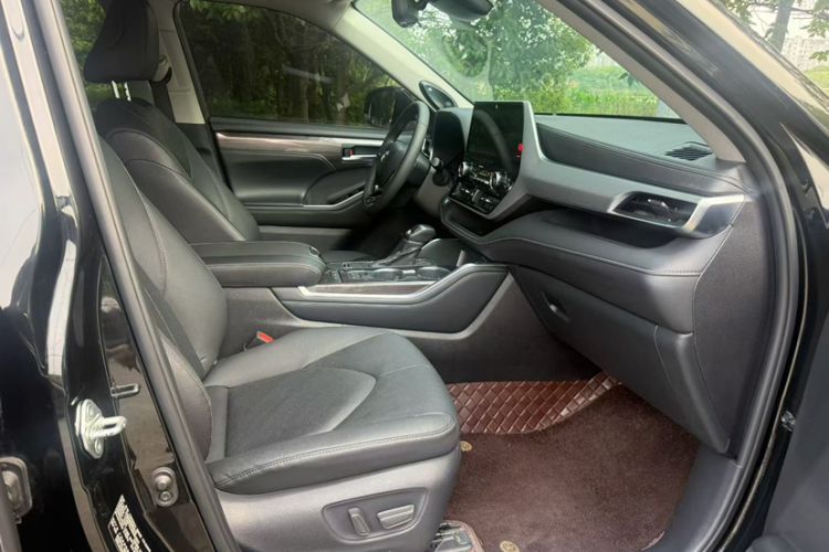 Used Toyota Highlander 2022 Dual-Engine 2.5L Four-Wheel Drive Prestige Version 7 Seats Interior 2