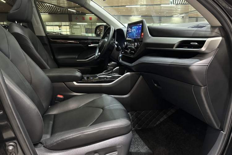 Used Toyota Highlander 2022 Dual-Engine 2.5L Four-Wheel Drive Prestige Version 7 Seats Interior 3