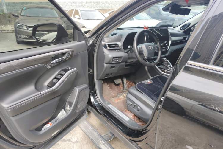 Used Toyota Highlander 2022 Dual-Engine 2.5L Four-Wheel Drive Supreme Edition 7-Seater Interior 3