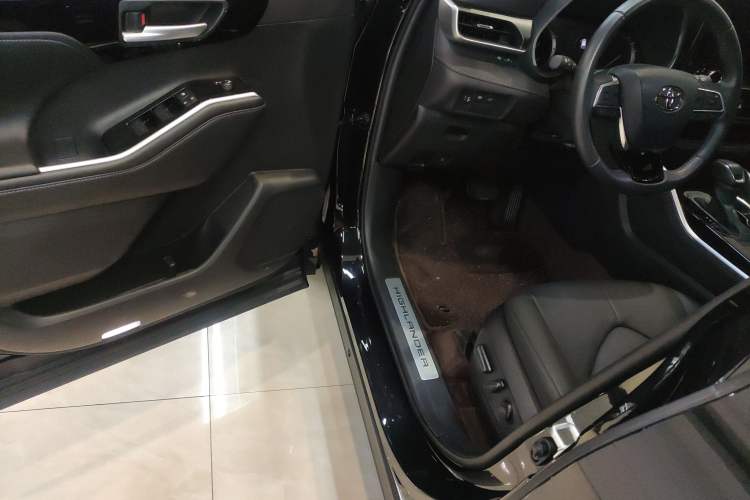 Used Toyota Highlander 2022 380T 4x4 Luxury Edition 7 Seats Interior 3