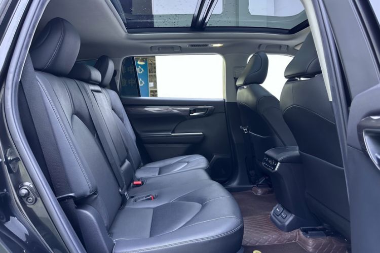 Used Toyota Highlander 2022 Dual-Engine 2.5L Four-Wheel Drive Supreme Edition 7-Seater Interior 3