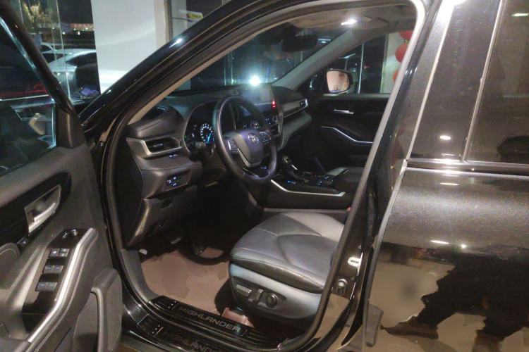 Used Toyota Highlander 2022 Dual-Engine 2.5L Four-Wheel Drive Prestige Version 7 Seats Interior 3