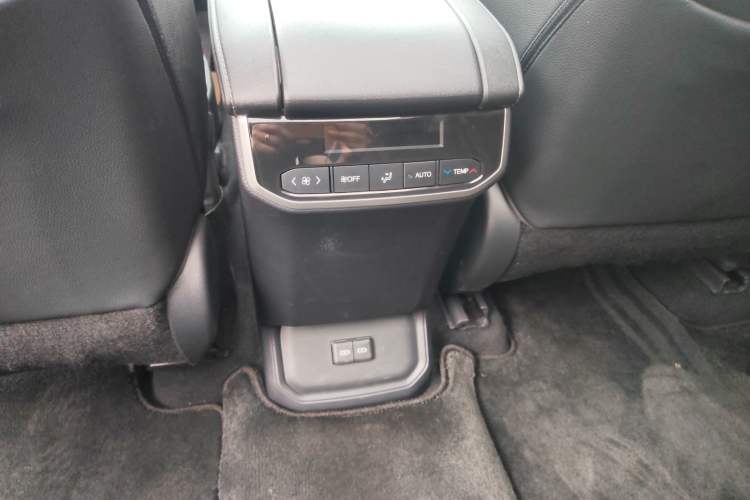 Used Toyota Highlander 2022 Dual-Engine 2.5L Four-Wheel Drive Prestige Version 7 Seats Interior 3