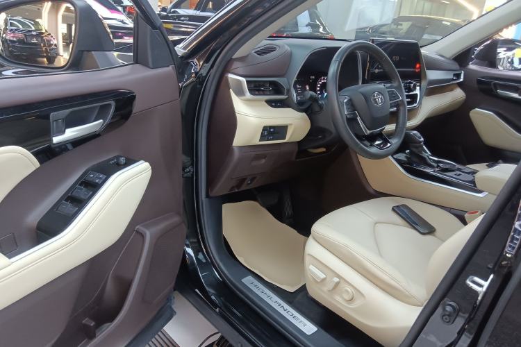 Used Toyota Highlander 2022 Dual-Engine 2.5L Four-Wheel Drive Prestige Version 7 Seats Interior 3