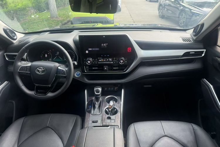 Used Toyota Highlander 2022 Dual-Engine 2.5L Four-Wheel Drive Prestige Version 7 Seats Interior 3