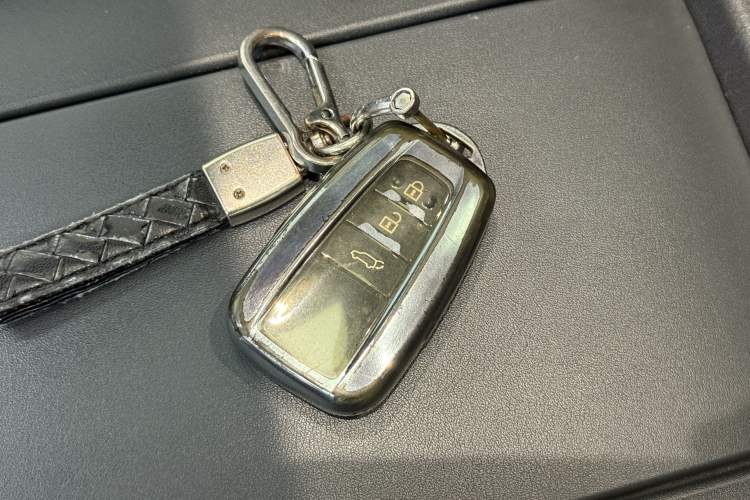 Used Toyota Highlander 2022 Dual-Engine 2.5L Four-Wheel Drive Prestige Version 7 Seats Interior 4