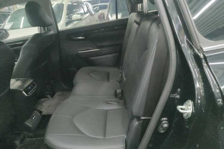 Used Toyota Highlander 2022 380T 4x4 Luxury Edition 7 Seats Interior 4