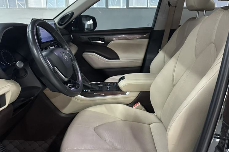 Used Toyota Highlander 2022 Dual-Engine 2.5L Four-Wheel Drive Supreme Edition 7-Seater Interior 4