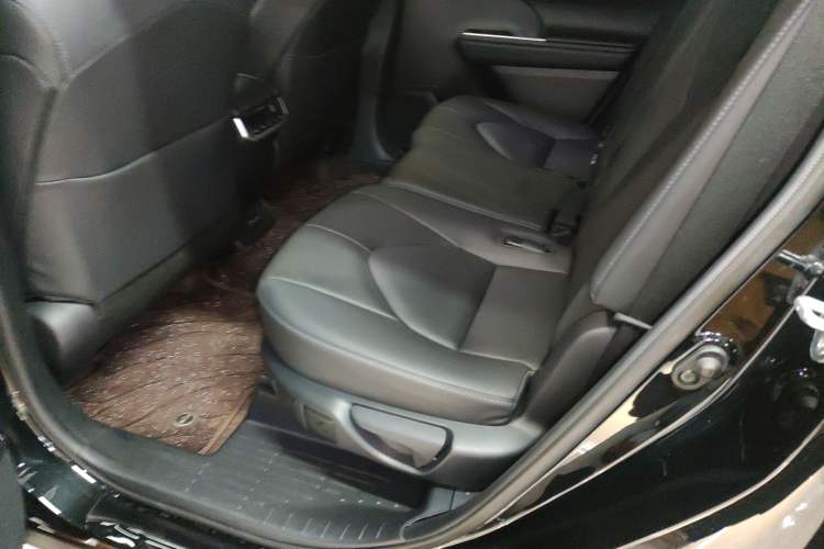 Used Toyota Highlander 2022 380T 4x4 Luxury Edition 7 Seats Interior 4