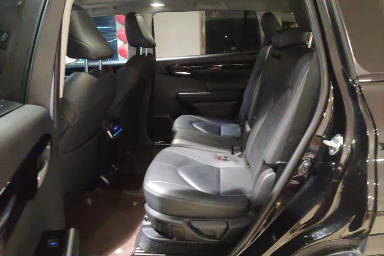 Used Toyota Highlander 2022 Dual-Engine 2.5L Four-Wheel Drive Prestige Version 7 Seats Interior 4
