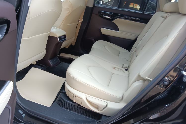 Used Toyota Highlander 2022 Dual-Engine 2.5L Four-Wheel Drive Prestige Version 7 Seats Interior 4