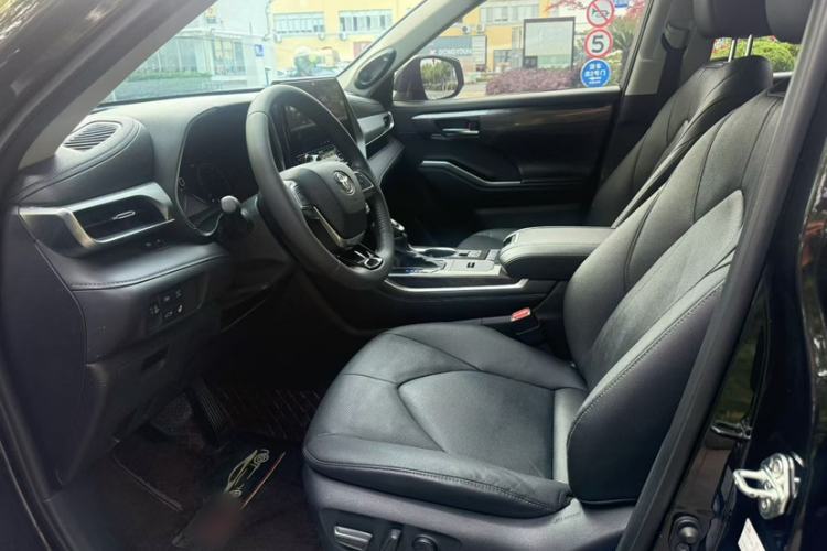 Used Toyota Highlander 2022 Dual-Engine 2.5L Four-Wheel Drive Prestige Version 7 Seats Interior 4