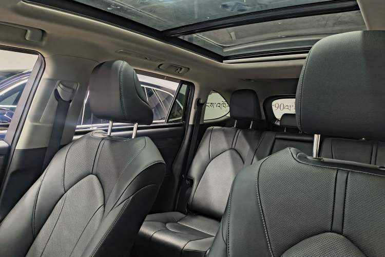 Used Toyota Highlander 2022 Dual-Engine 2.5L Four-Wheel Drive Supreme Edition 7-Seater Interior 5
