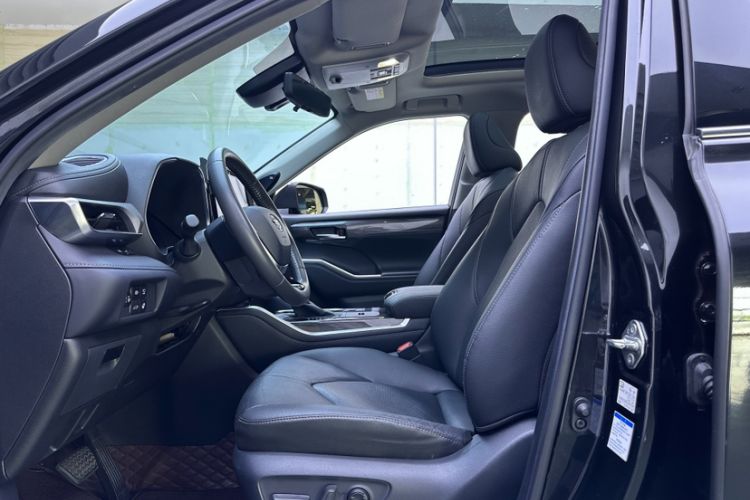 Used Toyota Highlander 2022 Dual-Engine 2.5L Four-Wheel Drive Supreme Edition 7-Seater Interior 5