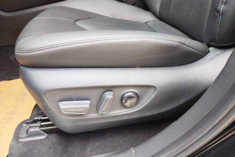 Used Toyota Highlander 2022 Dual-Engine 2.5L Four-Wheel Drive Prestige Version 7 Seats Interior 5