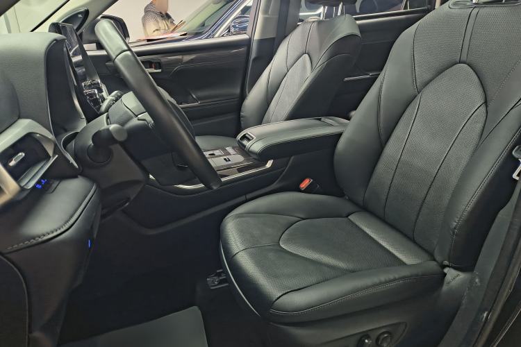 Used Toyota Highlander 2022 Dual-Engine 2.5L Four-Wheel Drive Supreme Edition 7-Seater Interior 6