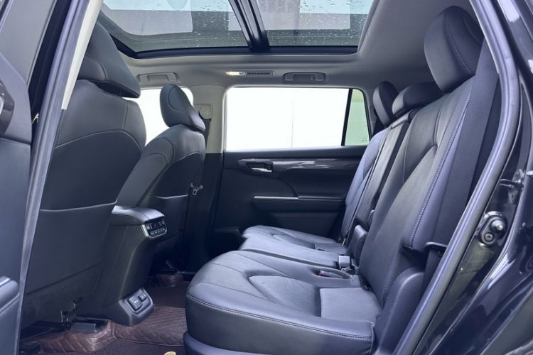 Used Toyota Highlander 2022 Dual-Engine 2.5L Four-Wheel Drive Supreme Edition 7-Seater Interior 6