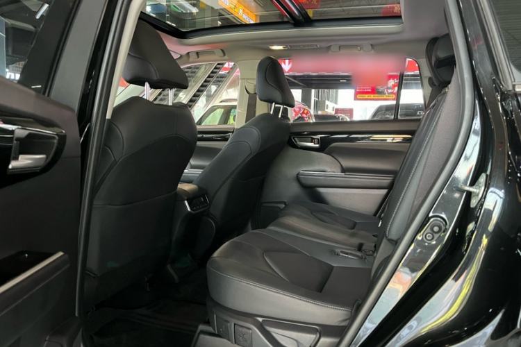 Used Toyota Highlander 2022 380T 4x4 Luxury Edition 7 Seats Interior 8