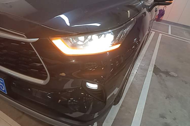 Used Toyota Highlander 2022 380T Four-Wheel Drive Prestige Edition 7-Seater Left Front Headlight