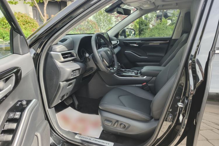 Used Toyota Highlander 2022 380T 4x4 Luxury Edition 7 Seats Left Front Seat